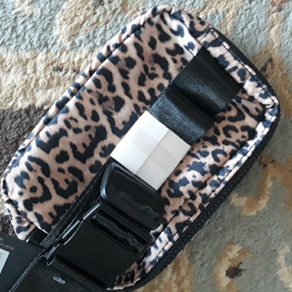 2x*Host Pick*Apana See Me Run belt bag - Picture 7 of 16